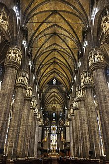 Main nave of the cathedral. Interior of Il Duomo, Milan.jpg