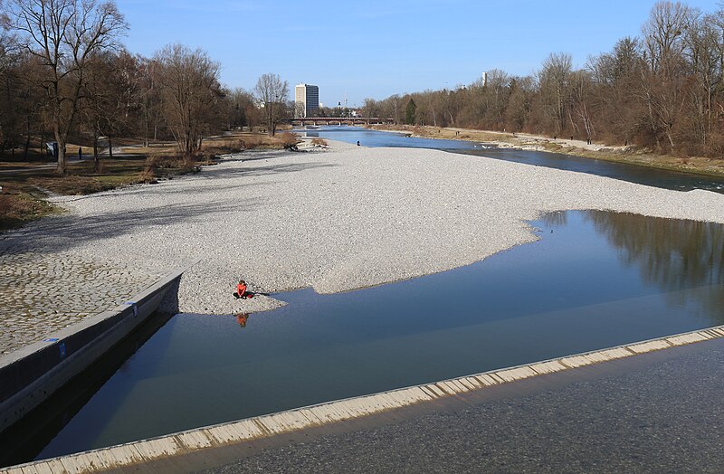 File:Isar vom Marienklausensteg Muenchen-5.jpg