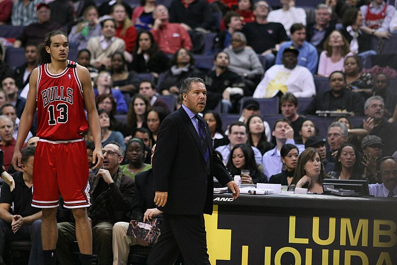 File:Joakim Noah and Ed Tapscott.jpg