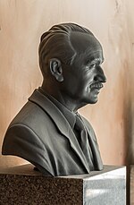 Thumbnail for File:Johann Radon (1887-1956), Nr. 107, bust (bronze) in the Arkadenhof of the University of Vienna-2903.jpg