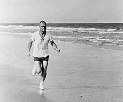 Džon Glen trči na plaži Floride, 1962. godine