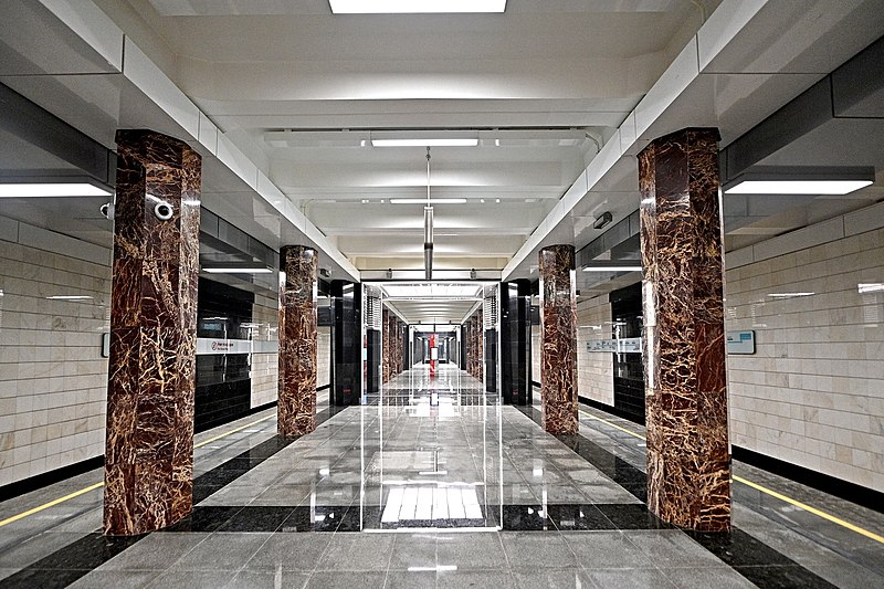File:Kakhovskaya - station hall (2).jpg