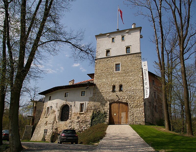 Baszta bramna zamku korzkiewskiego