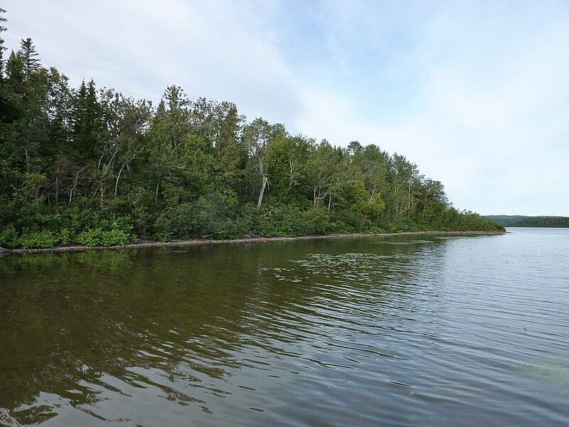 File:Lac Matapédia-île Matane.JPG