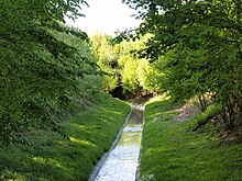 Der Landwehrbach vor dem Durchlass an der Emschertalbahn