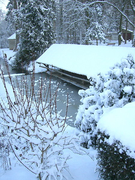 File:Lavoir sous la neige.JPG