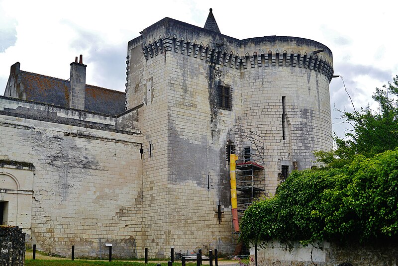 File:Loches Cité Royale Donjon Tour Louis XI.jpg