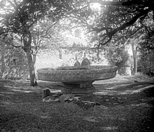 La vasque du manoir du Rusquec (photo début XXe siècle)
