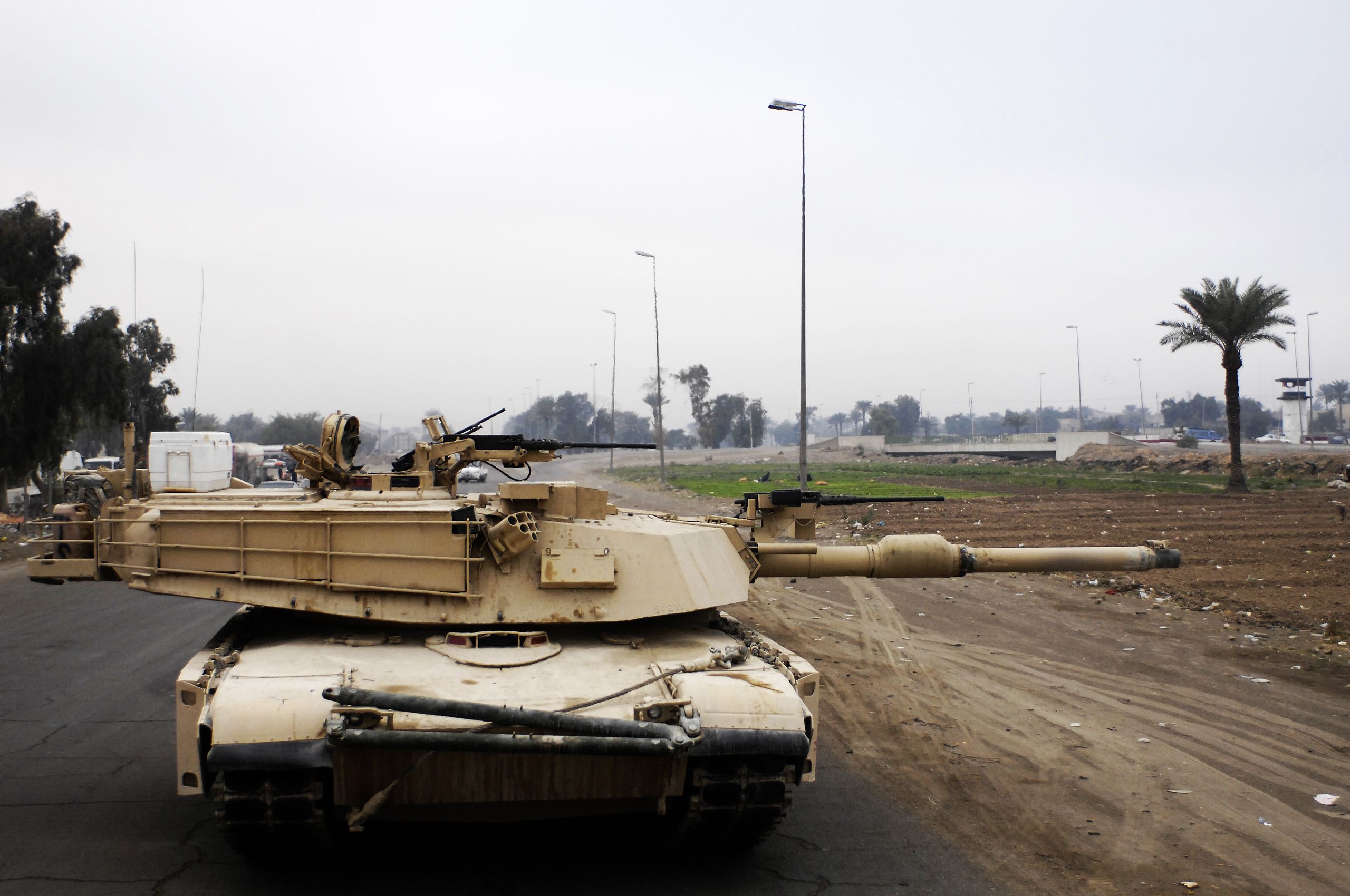 2560px-M1A1_Abrams_with_Integrated_Management_System_new_Tank_Urban_Survivability_Kit_Dec._2007.jpg