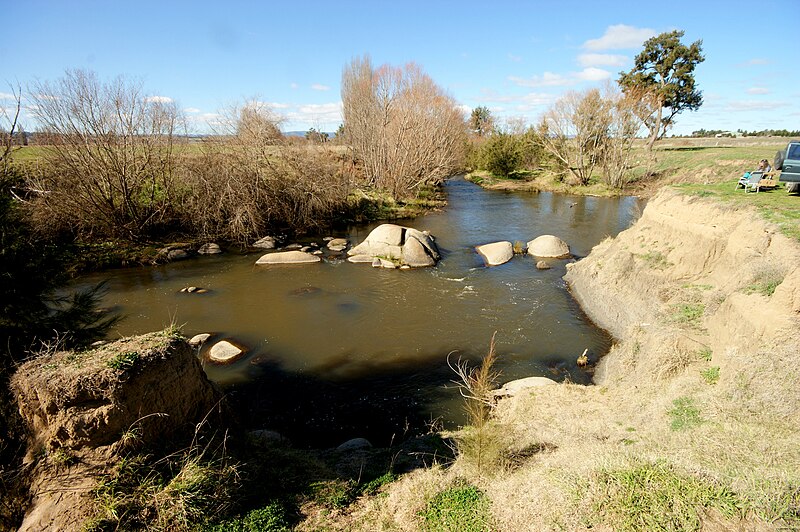 File:Macquarie River at Bathurst.jpg