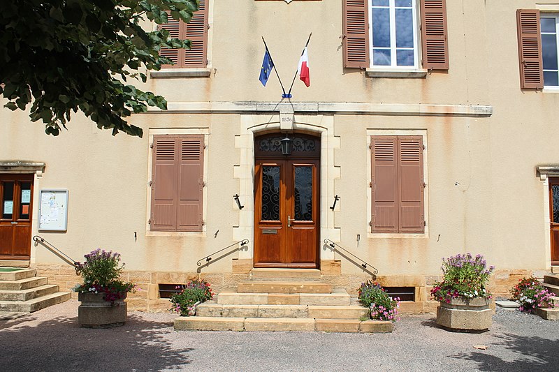 File:Mairie Clessé Saône Loire 8.jpg