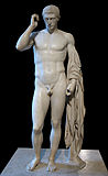 Статуя Марцелла, ранее известная как «Германик». Приобретена в 1664 году королём Людовиком XIV и установлена в садах Версаля; передана в музей Наполеона в 1802 году. Ныне: Лувр, Париж