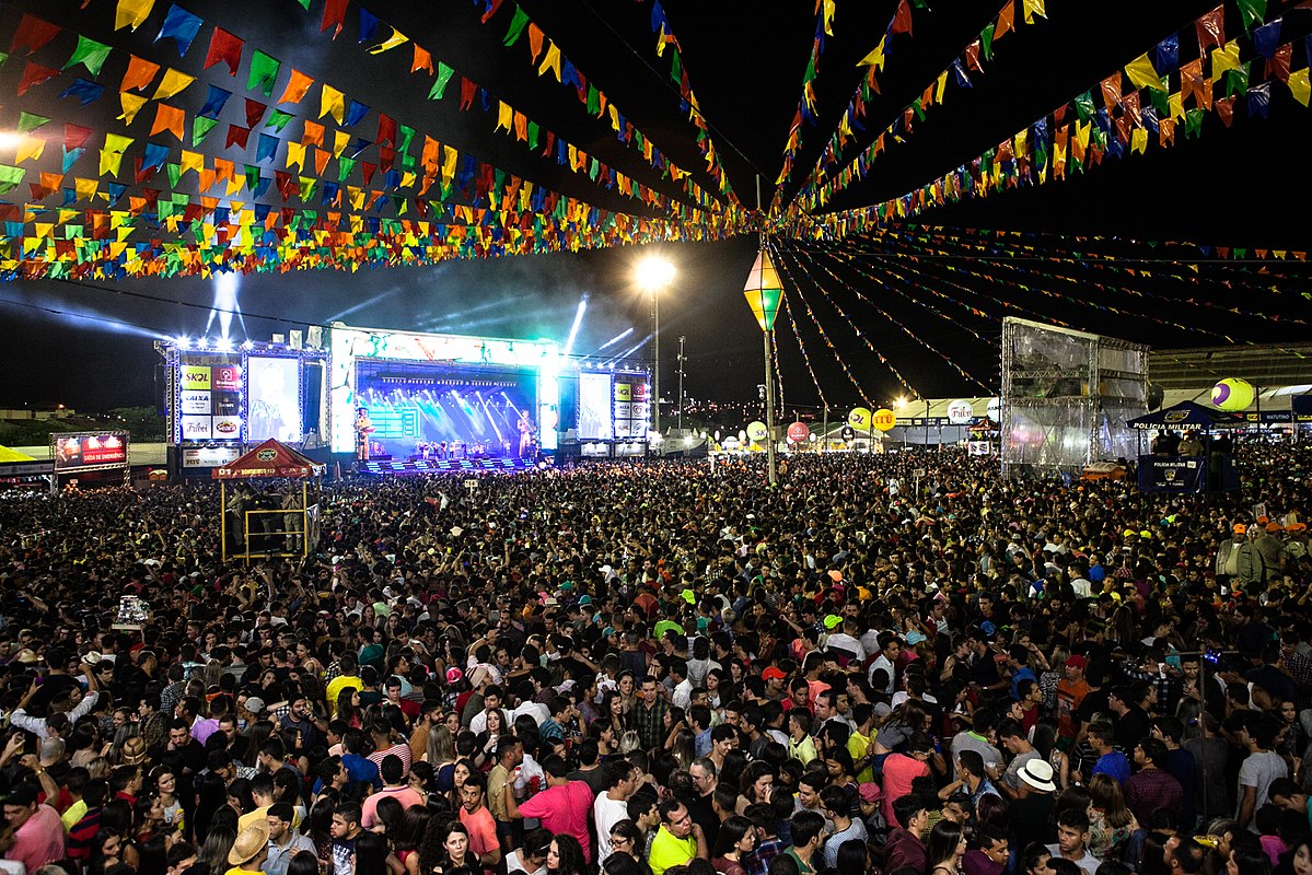 Vem aí a maior e Melhor Festa Junina da Central Flórida. Dia 25 Junho a  partir da 3PM. Muita comida típica e Forró com a banda @cravoecanelaoficial  Venham e traga mais um