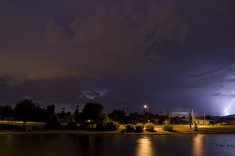 File:Maricopa Lake, Youngtown, Az.jpg