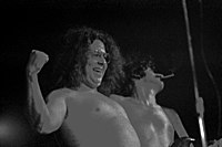 Volman (and Frank Zappa in background); December 1971, Hamburg Mark-Volman.jpg