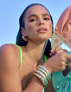 Bruna Marquezine: Biografia, Carreira, Vida pessoal