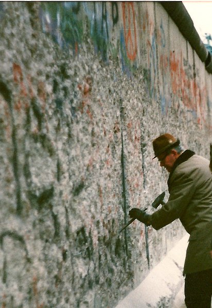 File:Mauerspecht 1989.jpg