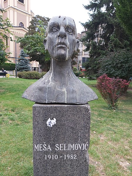File:Meša Selimović, bista, Sarajevo.jpg