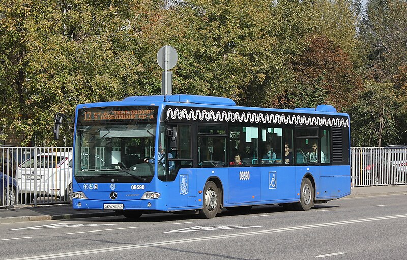 File:Mercedes-Benz O345 in Moscow.jpg