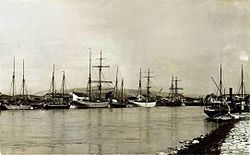 Segelbåtar i hamn
