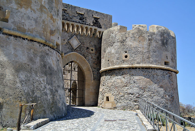 File:Milazzo Castle 060913.jpg