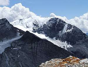 High cutting edge seen from Monte Scorluzzo, to the left the Great Naglerspitze