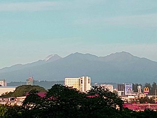 <span class="mw-page-title-main">Apo–Talomo Mountain range</span> Mountain range on Mindanao, Philippines