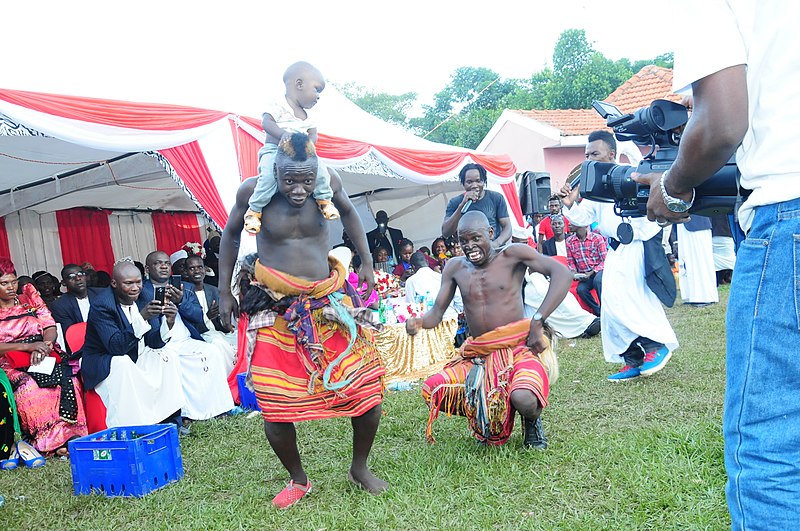 File:Music and dance at a traditional wedding party in Uganda 10.jpg