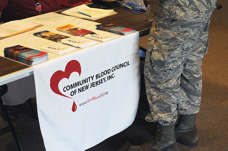 File:NJ ANG Airmen donate blood, give back to the community 150829-Z-IM486-005.jpg