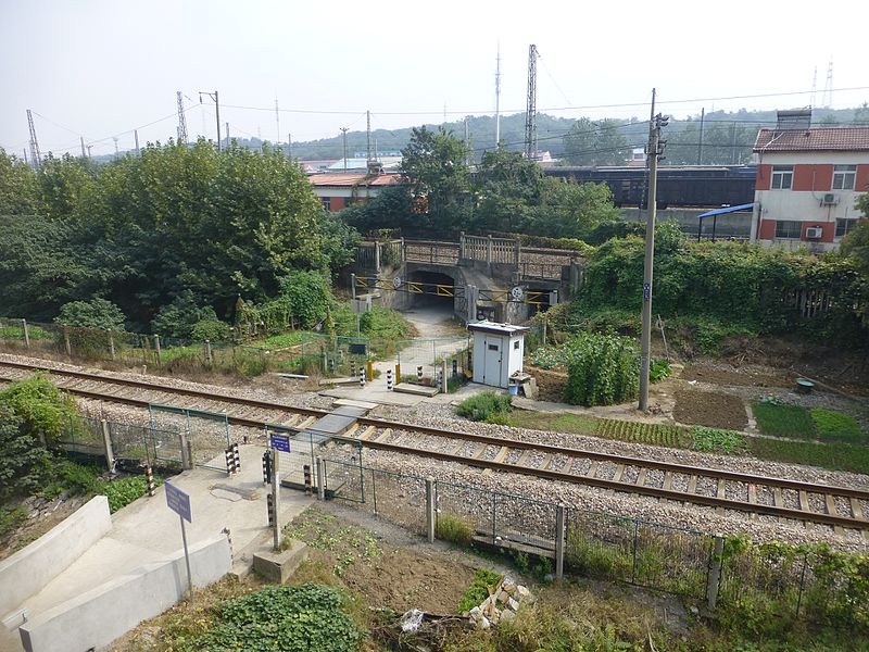 File:Nanjing Oil Refinery Neighborhood - P1200074.JPG