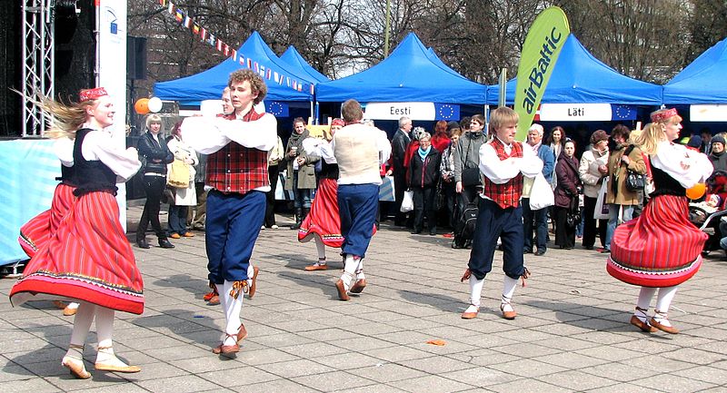 File:National dance of Estonia.IMG 3309.JPG