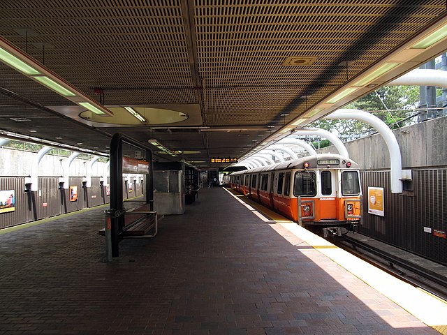 A northbound train at Roxbury Crossing in 2016