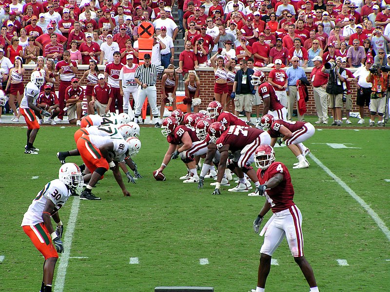 File:OklahomaSooners MiamiHurricane 20070908 LineofScrimmage.jpg