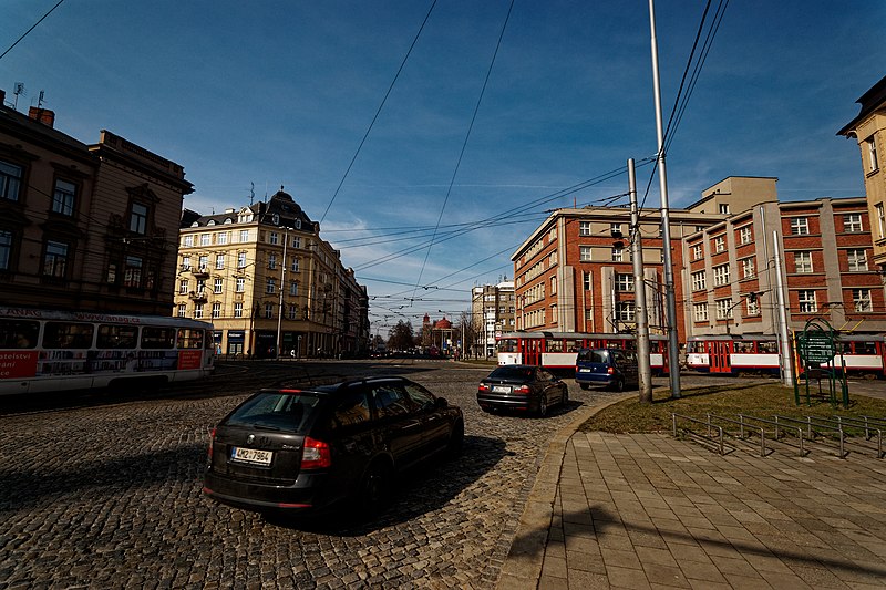 File:Olomouc - Třída Svobody - View North - Eclectic architecture.jpg