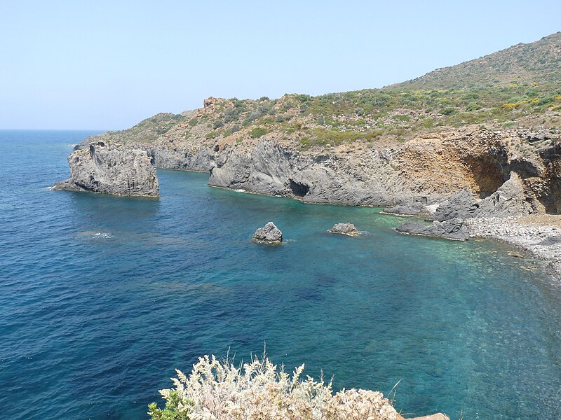 File:Panarea-Plage (3).jpg