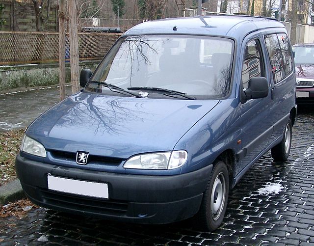File:2007 Peugeot Partner L600 1.6 Front.jpg - Wikimedia Commons