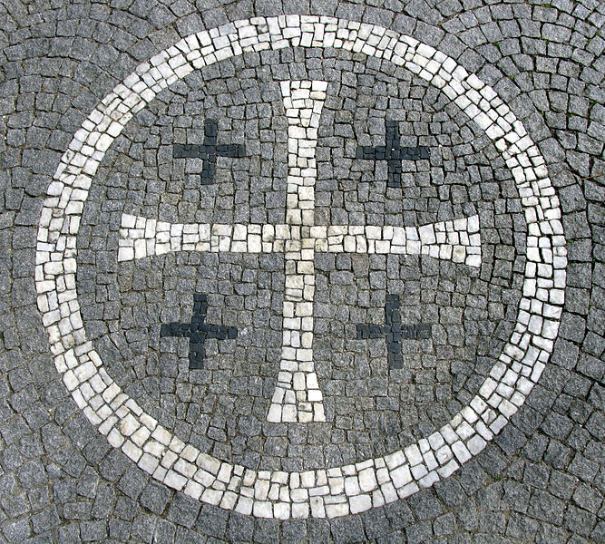 File:Pflastermosaik vor der Kirche Mariä Himmelfahrt in Wittnau.jpg