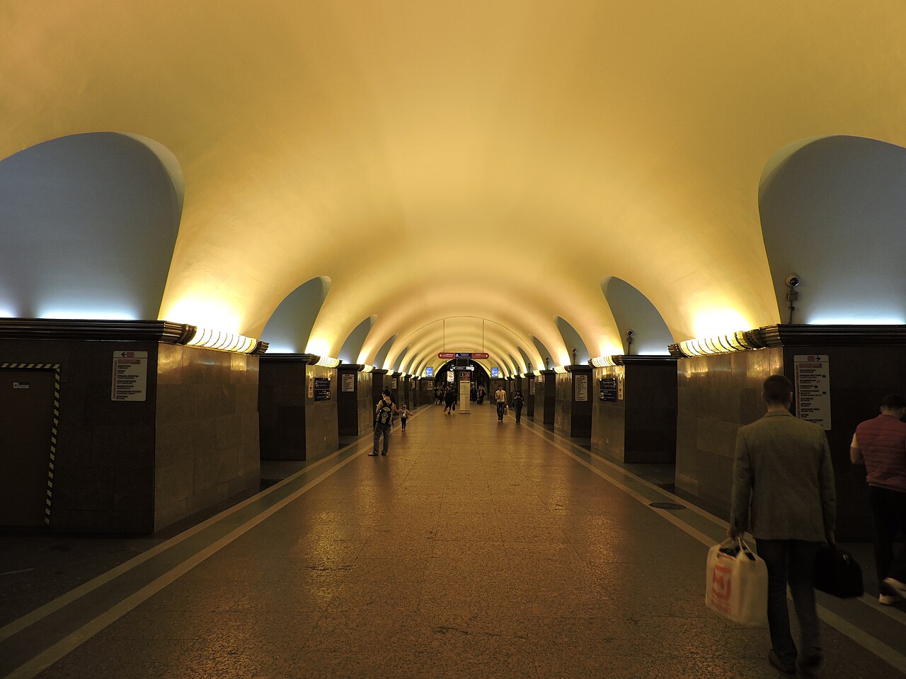 Площадь Ленина (станция метро, Санкт-Петербург)