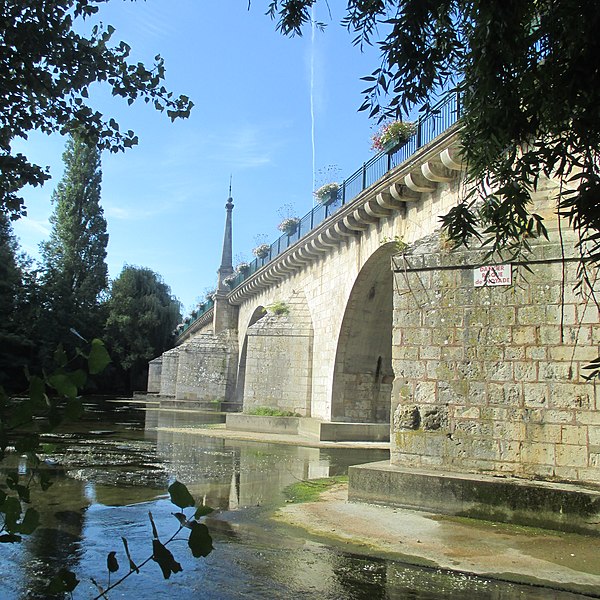 File:Pont Saint-Nicolas de Saint-Hilaire-Saint-Mesmin 2.jpg