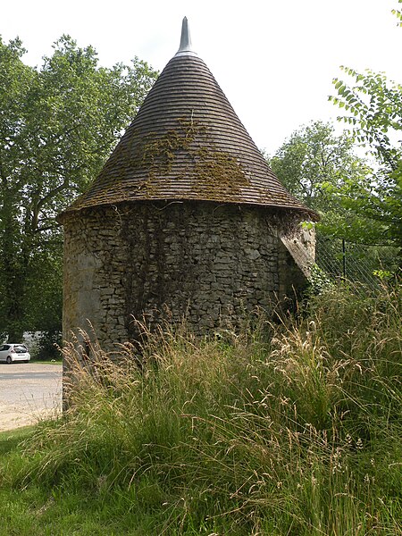 File:Poste forestier de Sainte Perrine 3.JPG