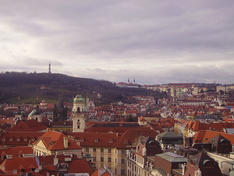 File:Prag Rathaus Kloster Strahov.JPG