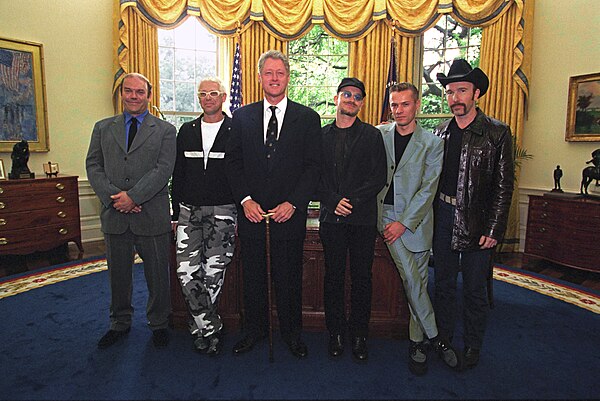 U2 and manager Paul McGuinness meeting with US President Bill Clinton at the White House during the PopMart Tour in May 1997