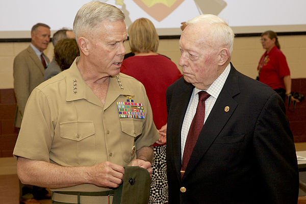 Alfred M. Gray (right) and James F. Amos (left) in June 2012.