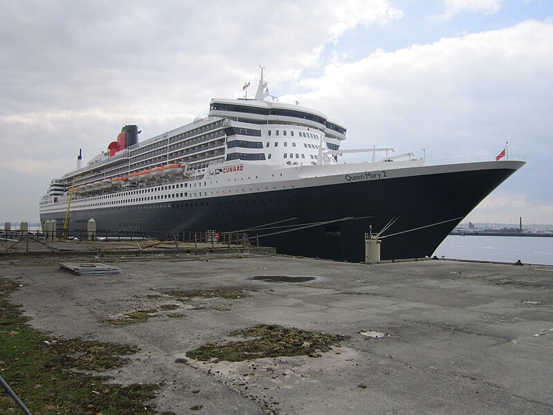 File:Queen Mary 2 at Liverpool Cruise Terminal - 2013-05-17 (32).JPG