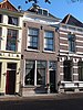 Huis met vernieuwde lijstgevel voor onderpand