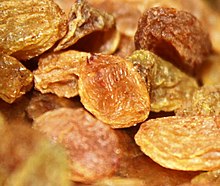 Golden raisins (sultanas) Raisins 2.jpg