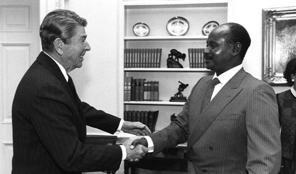 Ugandan president Yoweri Museveni with Ronald Reagan at the White House in October 1987