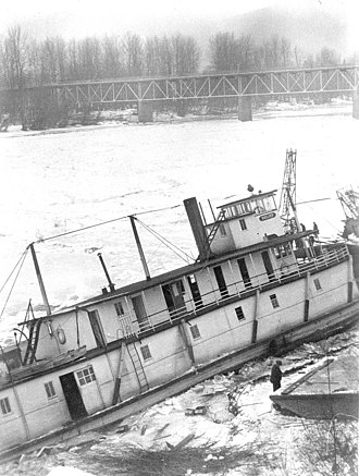 Sternwheeler Relief, crushed in ice at Salem, Oregon. Relief crushed by ice 02.jpg