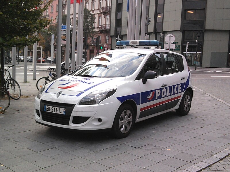 File:Renault Scénic III Police nationale, place de la gare Strasbourg.jpg