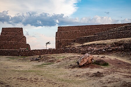 Sitio arqueologico de Rumicolca en Cusco Por Uriel caballero quispitupa Licencia: CC-BY-SA-4.0